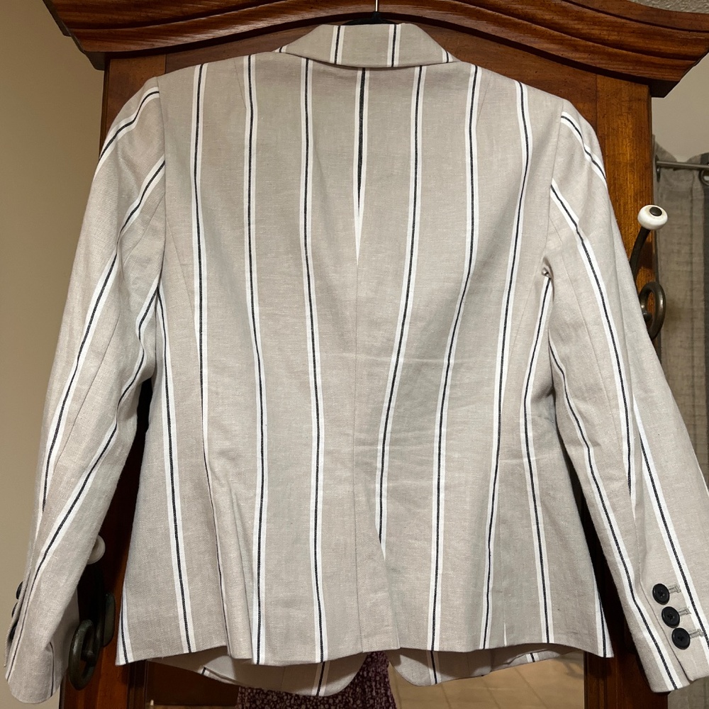 Blazer - Picture 2 of 2